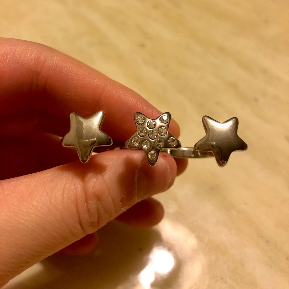 New Crystal Stars Connected Ring